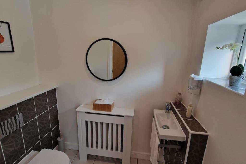 Modern Home Near Etihad, Coop Live Манчестър Екстериор снимка